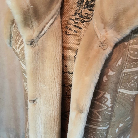 COLDWATER CREEK Faux Suede & Fur Embossed Vest S - Picture 4 of 15